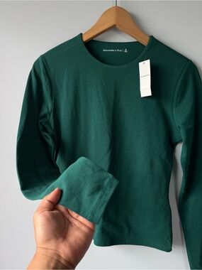 (M) Abercrombie & Fitch Deep Green Crewneck Long Sleeve Top